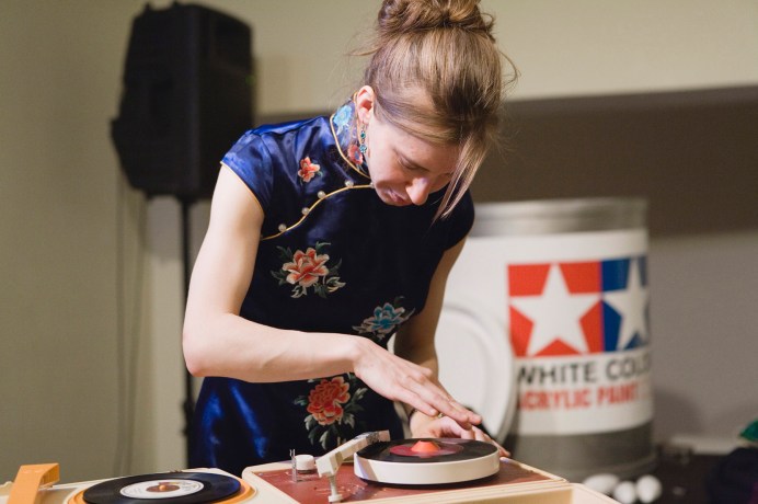 03.estherb_show_at_skol_2007